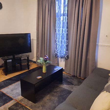 47R Place Дагенъм Екстериор снимка